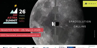 Raumsonde vor der Mondoberfläche mit Text zu Ad Astra Summit 2026 und Registrierungsaufruf