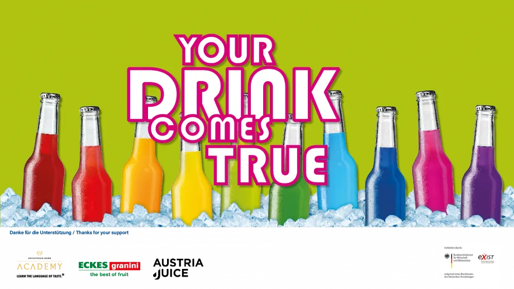 Bunte Flaschen mit Getränken in Eiswürfeln, darüber der Schriftzug 'Your Drink Comes True' in auffälliger Schrift