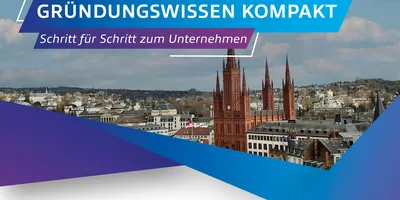 Stadtansicht mit roten Kirchtürmen unter blauem Himmel, darüber Text 'GRÜNDUNGSWISSEN KOMPAKT' und 'Schritt für Schritt zum Unternehmen' auf blauem Hintergrund.