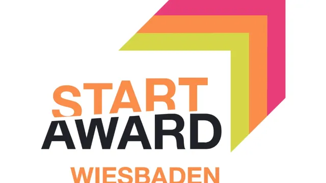 Logo mit dem Schriftzug 'START AWARD WIESBADEN' und einem dreifarbigen Pfeil nach rechts oben