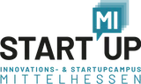 Logo mit dem Schriftzug 'START UP' und den Worten 'INNOVATIONS- & STARTUPCAMPUS MITTELHESSEN' darunter, mit einem blauen Sprechblasen-Element über dem Buchstaben 'I'