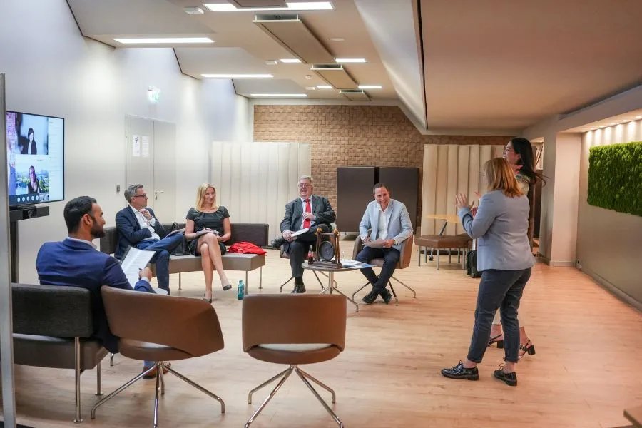 Bühne der Pitch-Arena der IHK Frankfurt