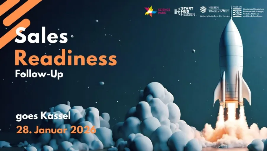 Rakete startet in eine sternenklare Nacht, daneben Text mit Veranstaltungshinweis 'Sales Readiness Follow-Up goes Kassel 28. Januar 2026'.