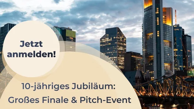 Frankfurter Skyline bei Dämmerung mit beleuchtetem Commerzbank-Turm, Text zu 10-jährigem Jubiläum und Pitch-Event am 16.09.2025 bei Deutsche Börse AG in Frankfurt