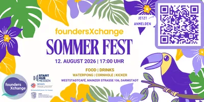 Plakat mit lila und gelben Blumen, QR-Code und Text zu einem Sommerfest am 12. August 2026 in Darmstadt mit Essen, Getränken und Spielen