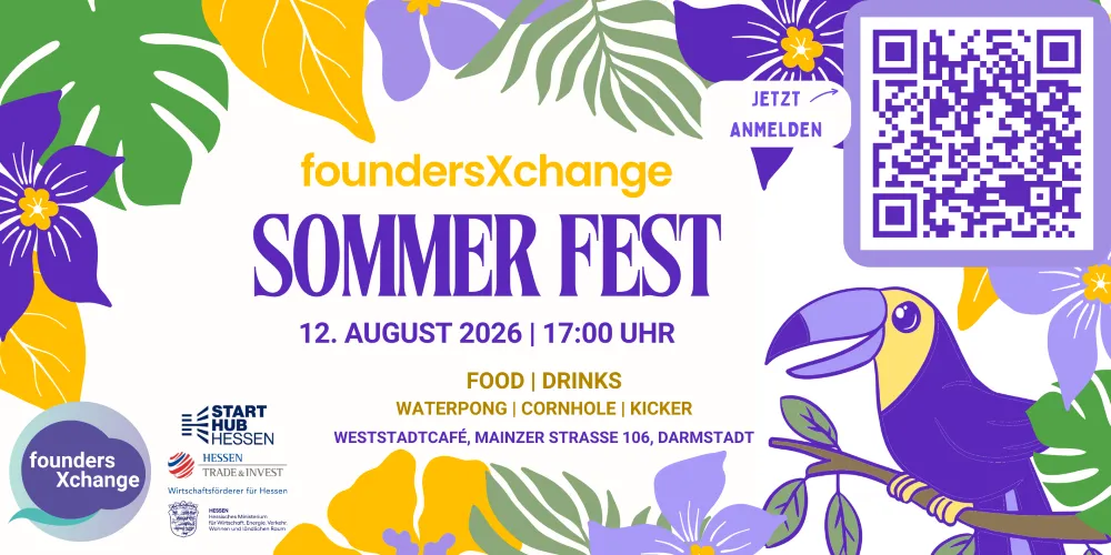 Plakat mit lila und gelben Blumen, QR-Code und Text zu einem Sommerfest am 12. August 2026 in Darmstadt mit Essen, Getränken und Spielen
