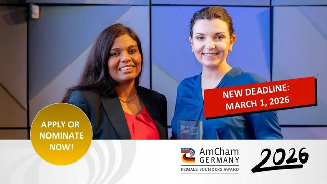 Zwei Frauen stehen vor einer geometrischen Wand, eine hält eine Trophäe, daneben Textfelder mit 'APPLY OR NOMINATE NOW!' und 'NEW DEADLINE: MARCH 1, 2026' sowie das Logo von AmCham Germany und '2026 FEMALE FOUNDERS AWARD'