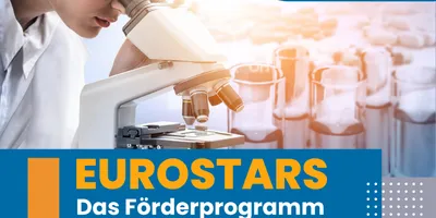 Frau blickt durch ein Mikroskop, daneben Text zu einem Online-Event am 28. April 2026 von 11 bis 12 Uhr über das Förderprogramm EUROSTARS für innovative KMU