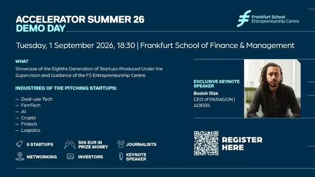 Plakat für den Accelerator Summer 26 Demo Day am 1. September 2026 mit Veranstaltungsort Frankfurt School of Finance & Management, Liste der Startup-Branchen, Foto eines Mannes mit Bart und langen Haaren, QR-Code und Logo der Frankfurt School Entrepreneur