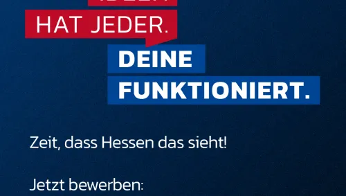Text auf blauem Hintergrund mit den Worten 'IDEEN HAT JEDER. DEINE FUNKTIONIERT.' in roten und blauen Rechtecken sowie 'Zeit, dass Hessen das sieht! Jetzt bewerben: Hessischer Gründerpreis 2026' in weißer Schrift.