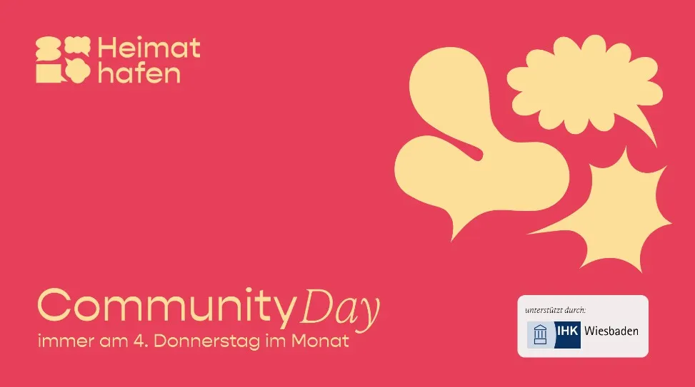 Rotes Plakat mit dem Schriftzug 'Community Day immer am 4. Donnerstag im Monat' und dem Logo 'Heimathafen' sowie einem Unterstützerhinweis 'IHK Wiesbaden'