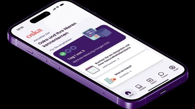 Smartphone mit geöffneter Oska Health App auf weißem Hintergrund