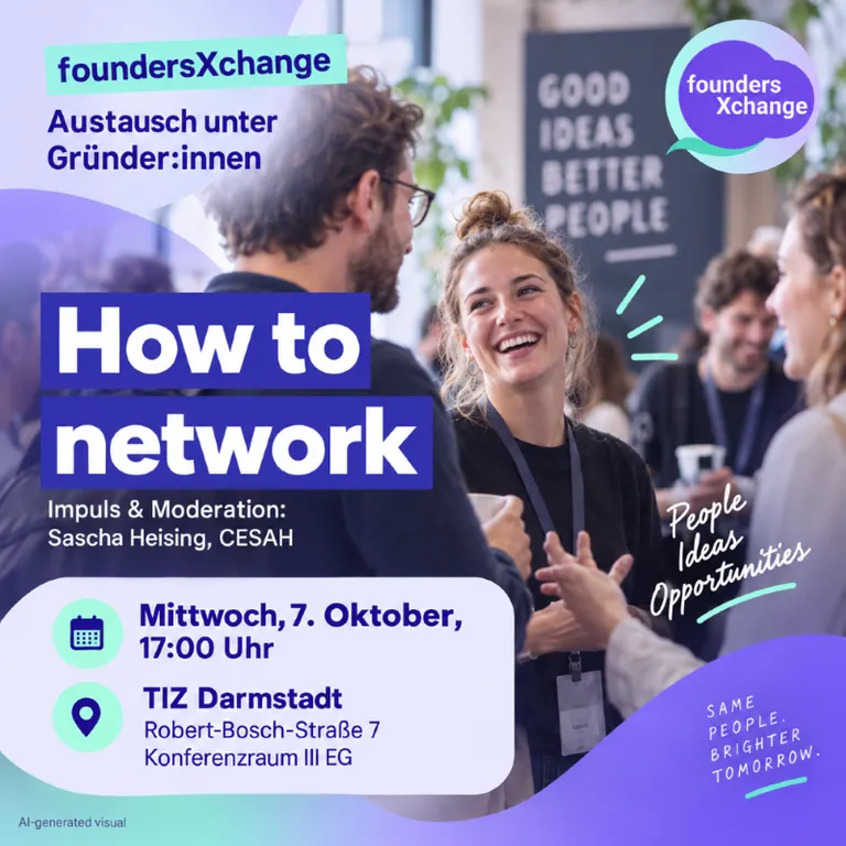 Drei Personen im Gespräch vor einer Wand mit der Aufschrift 'GOOD IDEAS BETTER PEOPLE' und Texten zu einer Veranstaltung namens 'foundersXchange How to network' am 7. Oktober im TIZ Darmstadt