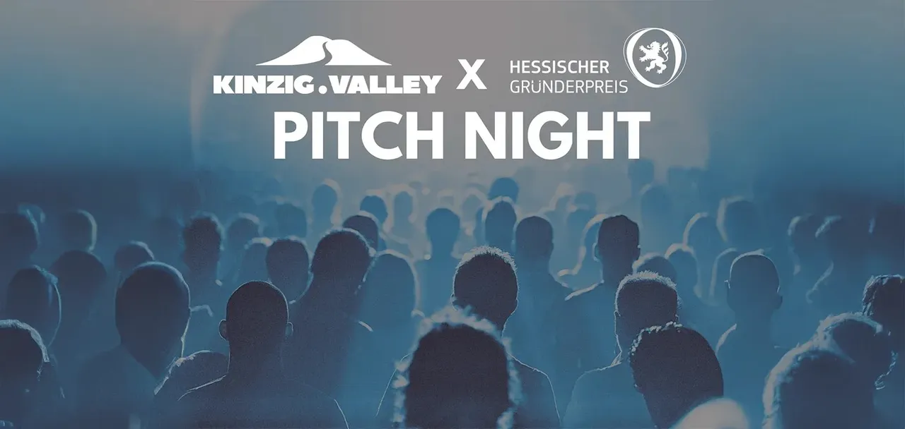 Logo von Kinzig Valley und Hessischer Gründerpreis mit dem Text 'Pitch Night' vor einem Publikum in gedämpftem Licht