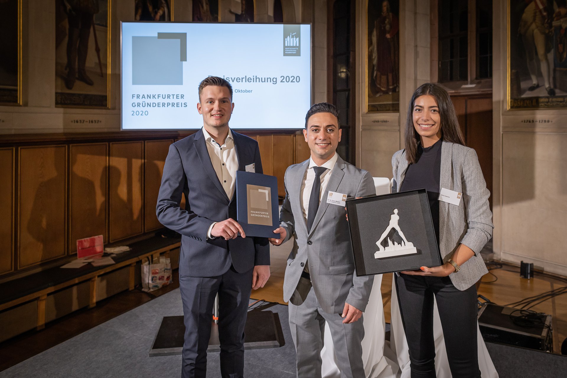 Gründer Alamir Mohsen (Mitte) bei der Preisverleihung des Frankfurter Gründerpreises 2020. Bild: Chris Christes / Lithium Designers
