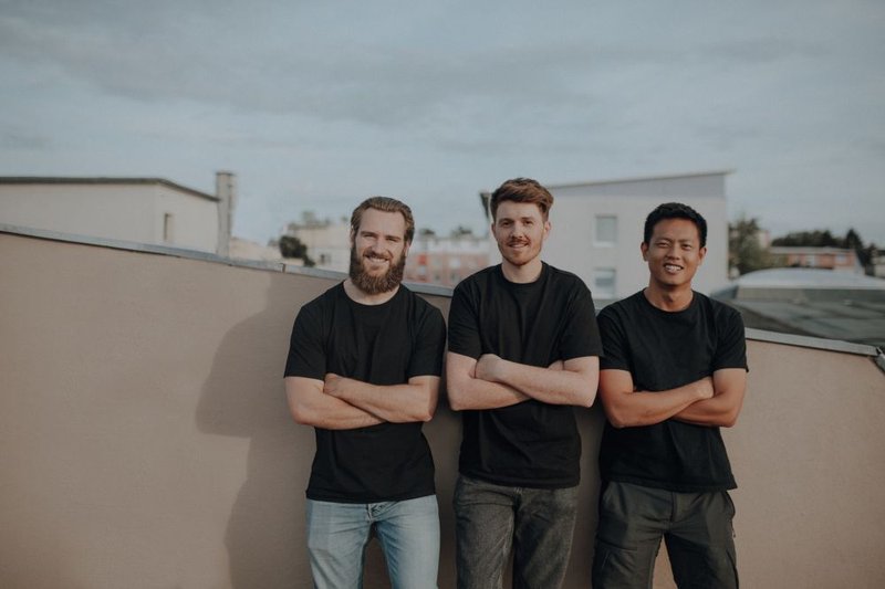 Gründerteam leonardo. impact (v.l.) Jan Moellmann, Jasper Klemm, Samuel Khew